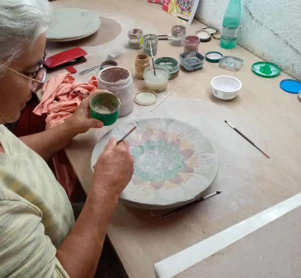 Modelez et décorez votre grande assiette sur une journée avec Agnès - Image n°3 - Wecandoo