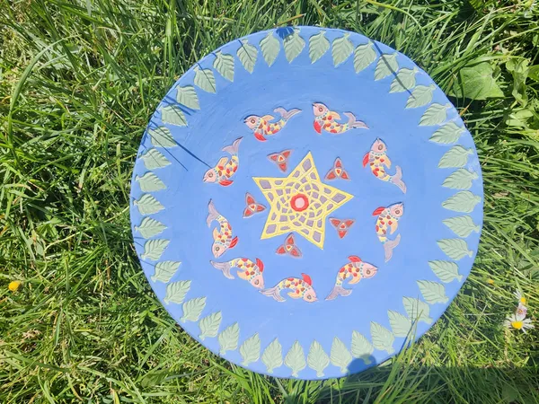Modelez et décorez votre assiette sur un jour