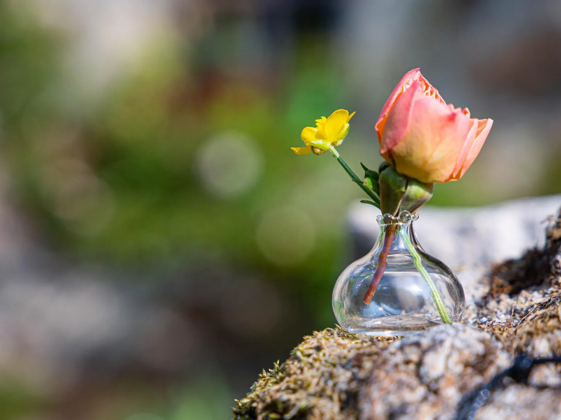 Initiez-vous au soufflage et filage de verre au chalumeau sur une journée avec Vanessa - Image n°4 - Wecandoo
