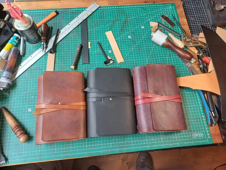 Fabriquez votre étui de carnet en cuir avec Augustin - Image n°1 - Wecandoo