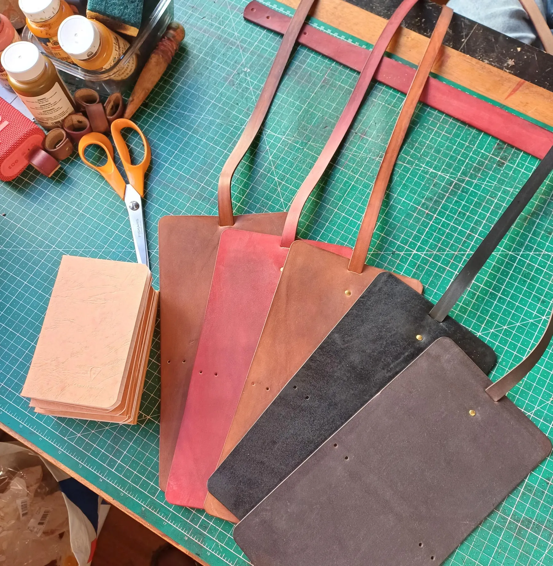 Fabriquez votre étui de carnet en cuir avec Augustin - Image n°4 - Wecandoo