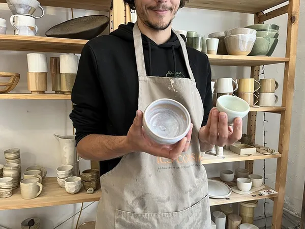 Initiez-vous au tour de potier et au modelage en plein centre de Marseille avec Silvia - Afbeelding nr. 3 - Wecandoo