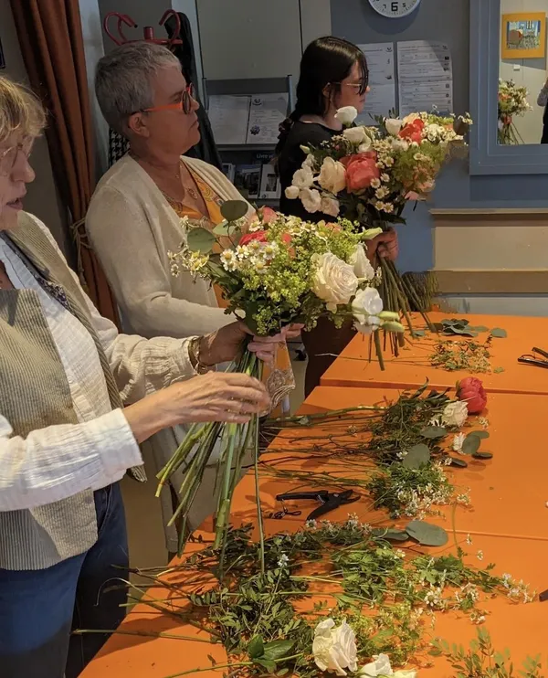 Réalisez votre bouquet de fleurs de saison - Image n°4 - Wecandoo