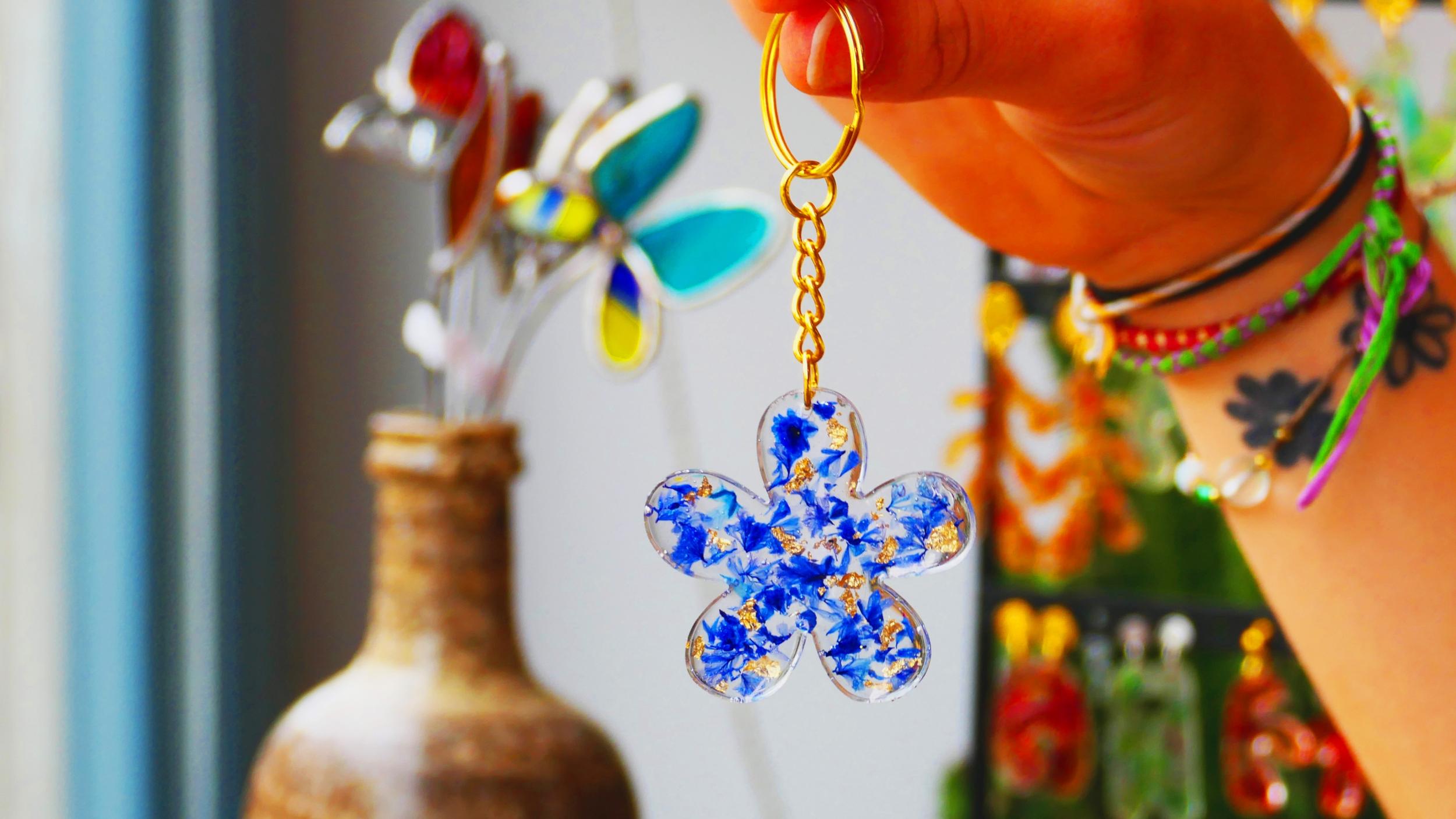 Créez vos boucles d’oreilles fleuries avec Lisa - Afbeelding nr. 5 - Wecandoo
