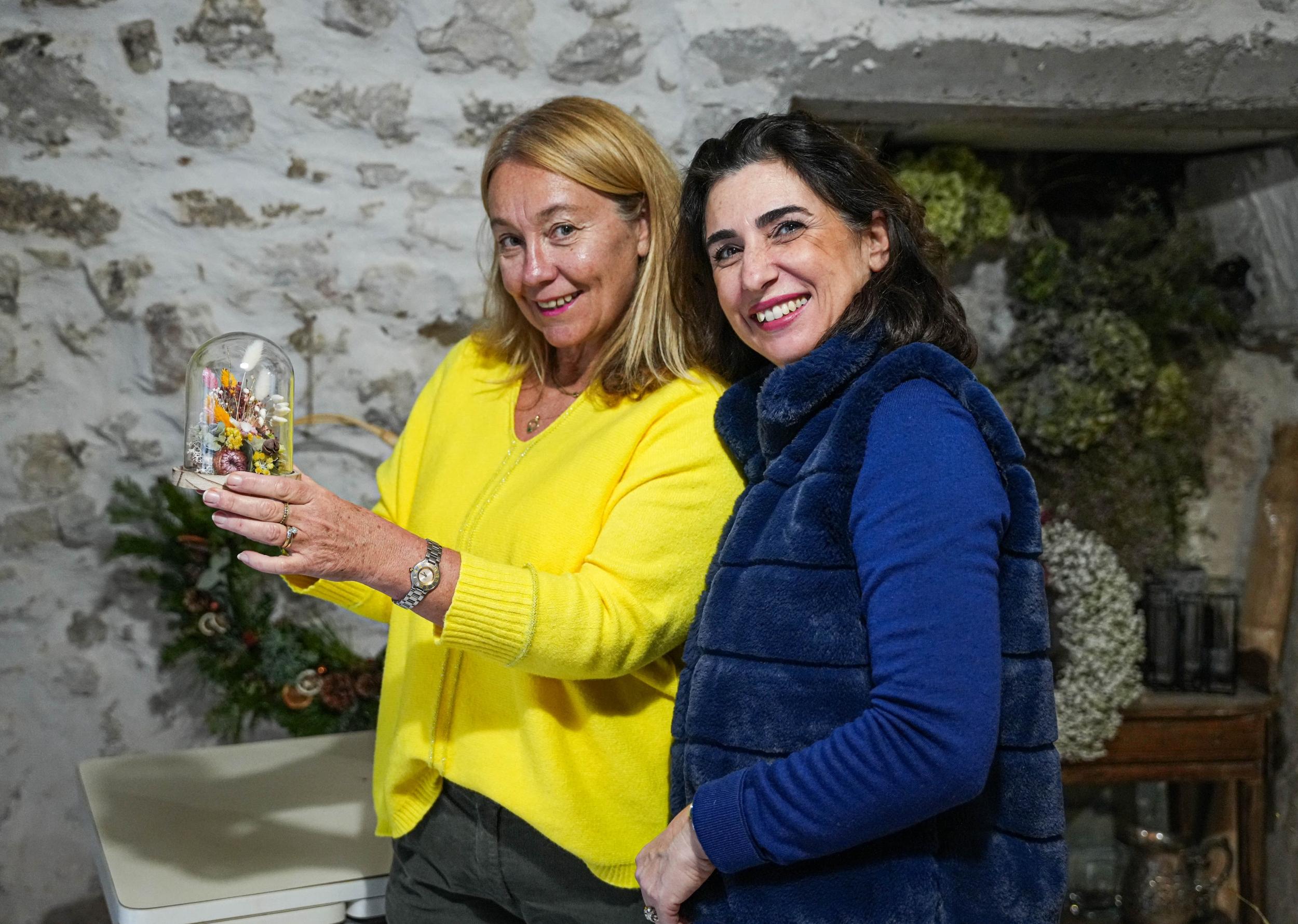 Créez votre cloche de fleurs séchées en duo avec votre enfant accompagnés par Leila - Image n°5 - Wecandoo