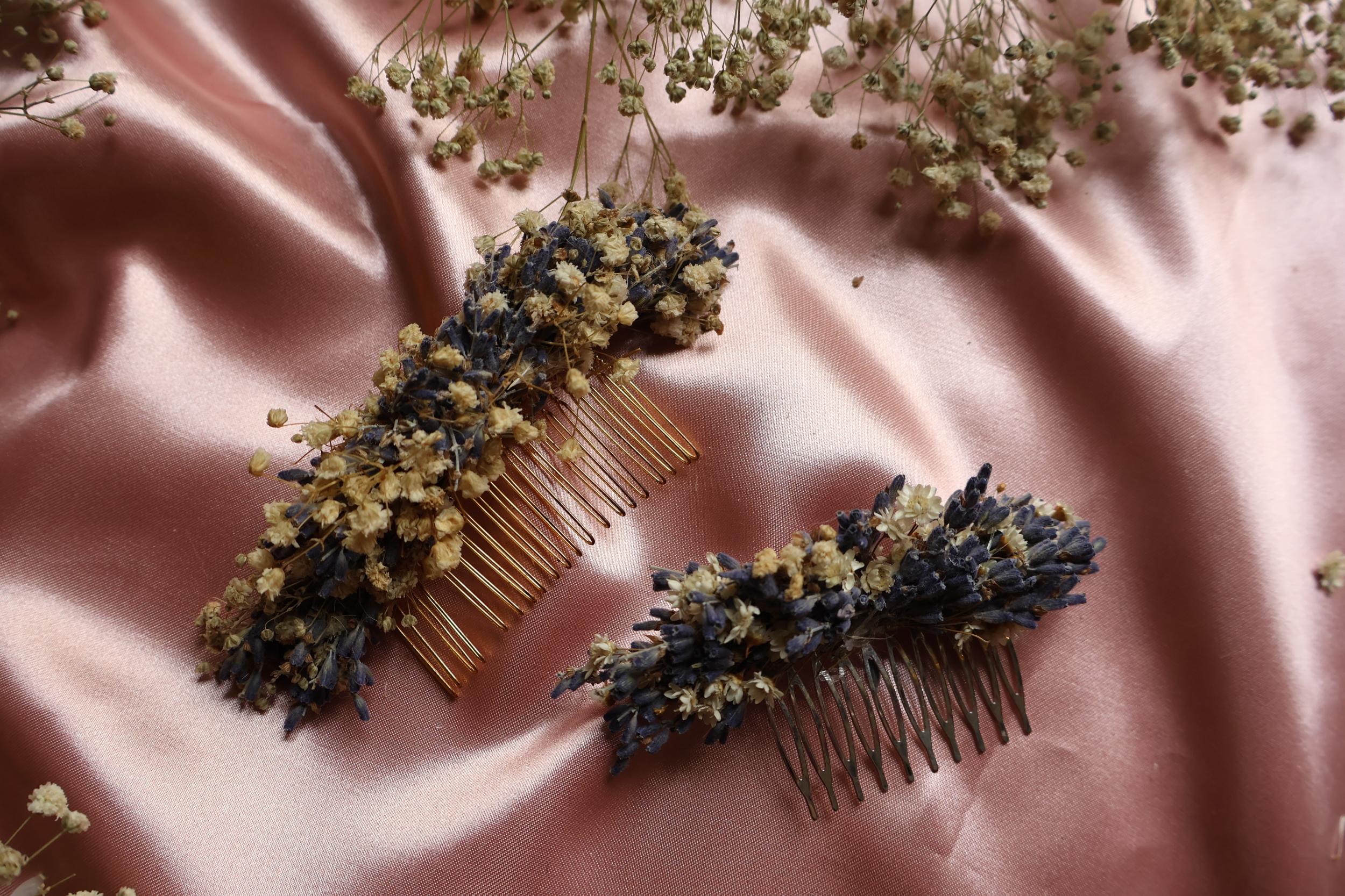 Créez votre bijou de cheveux en fleurs stabilisées avec Kim - Image n°5 - Wecandoo
