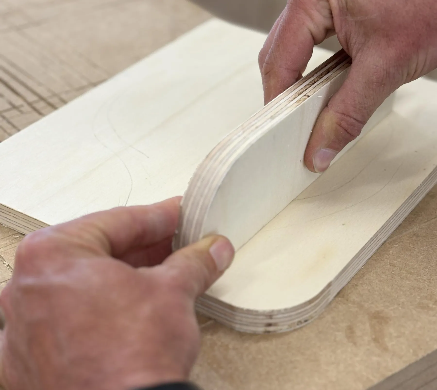 Réalisez un luminaire en bois avec Nadine et François - Image n°2 - Wecandoo