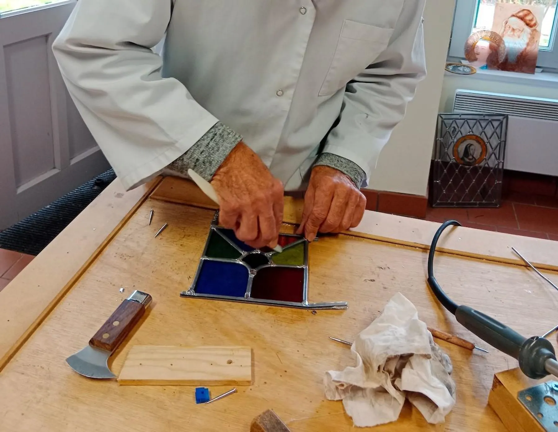 Découvrez l'art du vitrail sur une demi journée avec Thibault - Image n°2 - Wecandoo