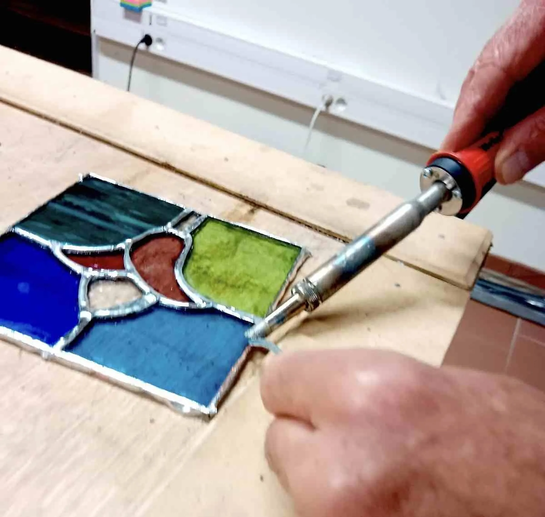 Initiez-vous à l’art du vitrail sur une journée avec Thibault - Image n°2 - Wecandoo