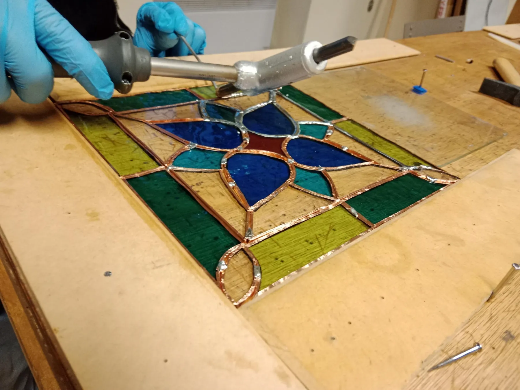Initiez-vous à l’art du vitrail sur une journée avec Thibault - Image n°1 - Wecandoo
