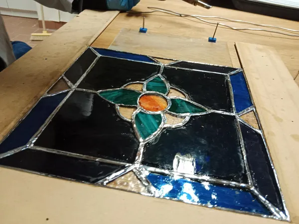 Initiez-vous à l’art du vitrail sur une journée avec Thibault - Image n°5 - Wecandoo