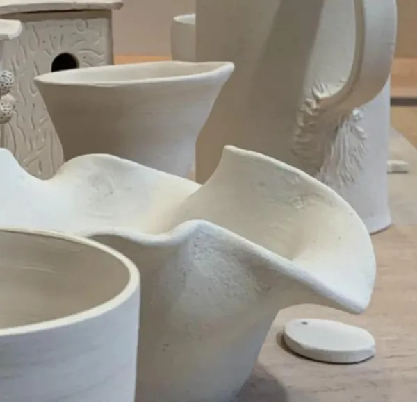 Initiez-vous au modelage et au décor sur céramique à Paris