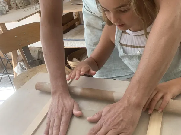 Modelez et décorez votre pièce en céramique en duo avec votre enfant, accompagnés par Anne - Image n°4 - Wecandoo