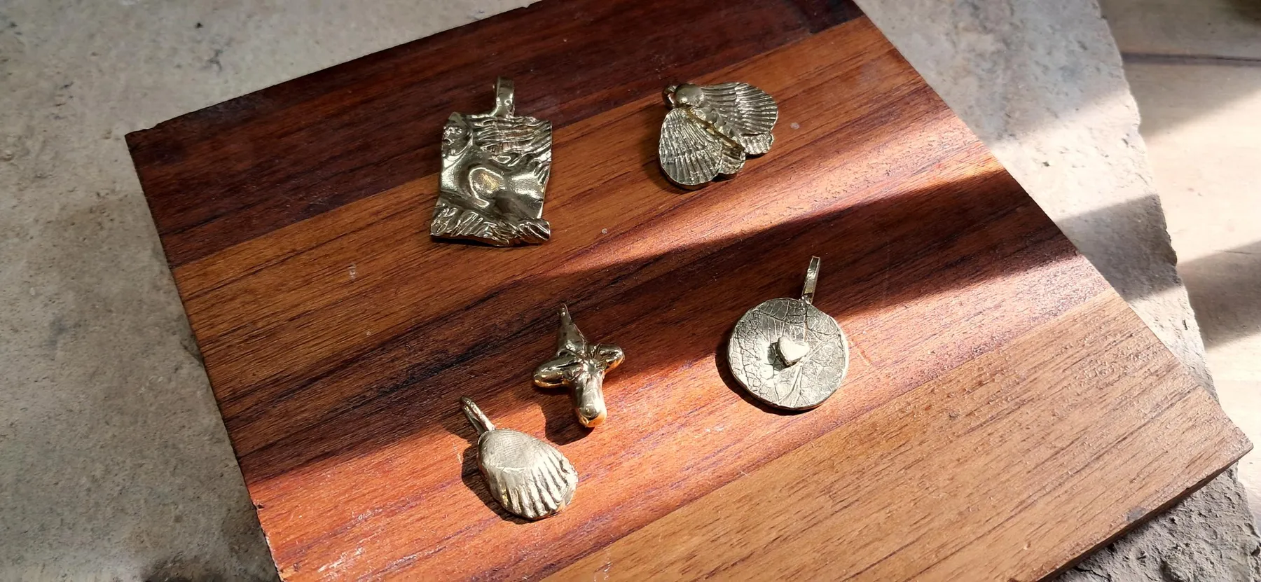 Créez votre médaillon ou deux breloques en cire perdue avec Ngan - Image n°3 - Wecandoo