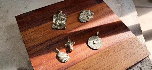 Créez votre médaillon ou deux breloques en cire perdue avec Ngan - Image n°3 - Wecandoo