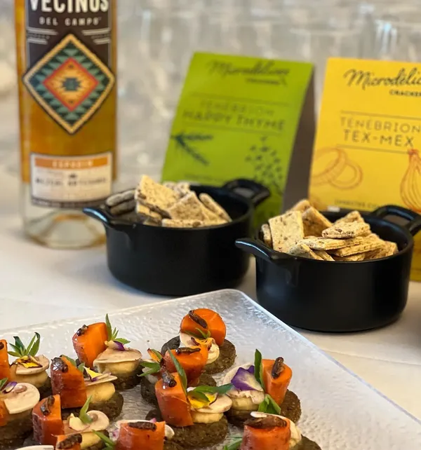 Dégustez des tapas et cocktail agrémentés d'insectes à Paris