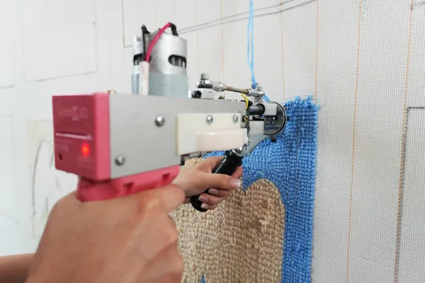 Initez-vous au tufting avec David - Image n°5 - Wecandoo