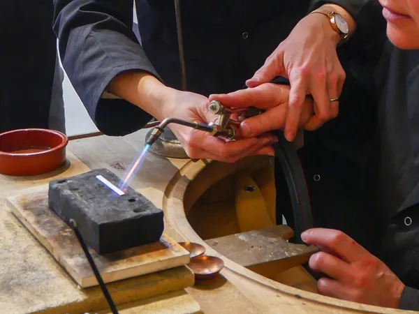 Fabriquez vos alliances sur mesure avec Julie - Image n°4 - Wecandoo