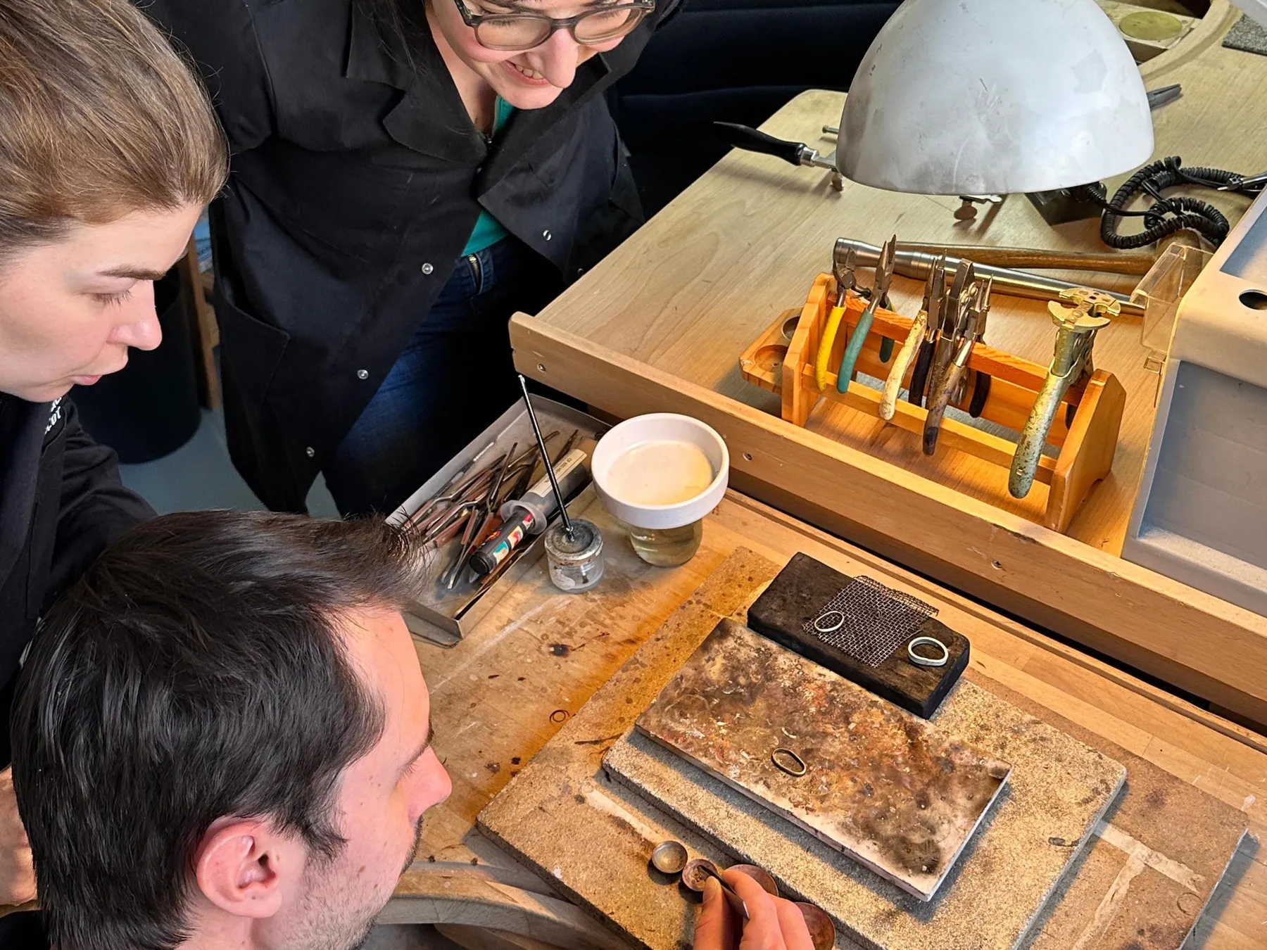 Fabriquez vos alliances sur mesure avec Julie - Image n°5 - Wecandoo