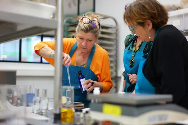 Créez vos deux soins visage avec Christine - Image n°4 - Wecandoo