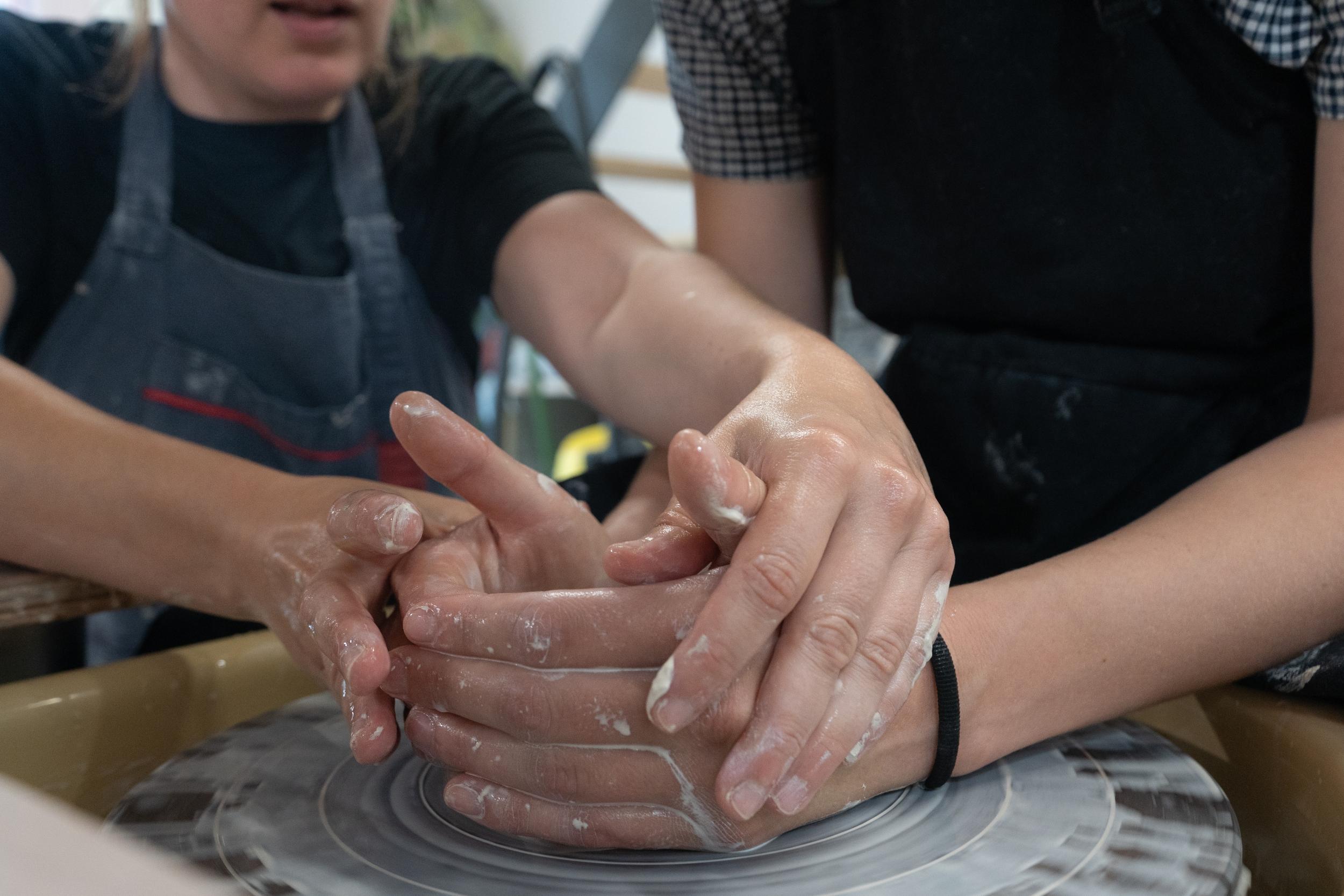 Initiez-vous au tour en réalisant votre pièce en porcelaine avec Julie - Image n°8 - Wecandoo