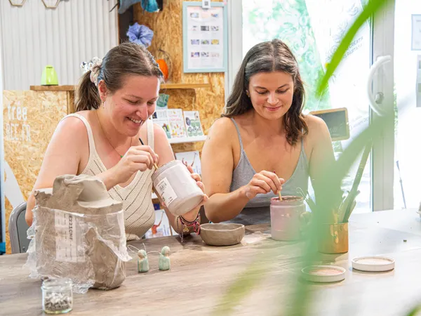 Décorez une céramique avec Amélie - Image n°4 - Wecandoo