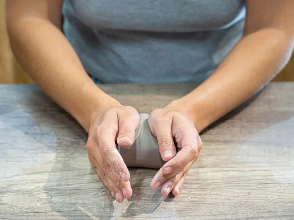 Modelez et décorez votre pièce en céramique avec Amélie - Image n°2 - Wecandoo