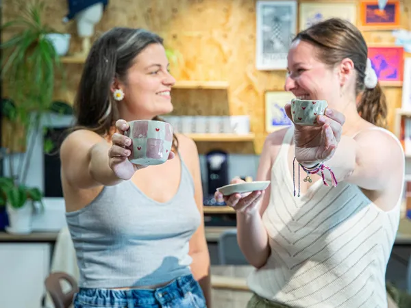 Modelez et décorez votre pièce en céramique avec Amélie - Image n°3 - Wecandoo