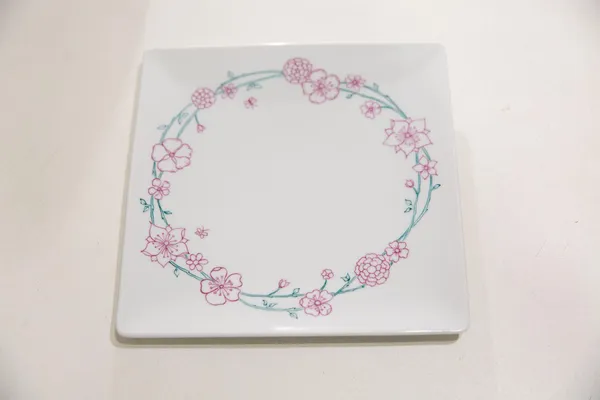 Initiez-vous à la peinture sur porcelaine avec Alix - Image n°5 - Wecandoo