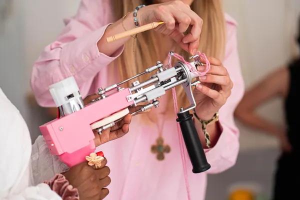 Réalisez votre création en tufting (taille M) avec Alizée - Image n°1 - Wecandoo