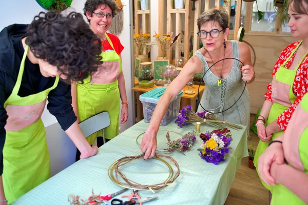 Réalisez votre couronne de fleurs séchées locales - Image n°2 - Wecandoo