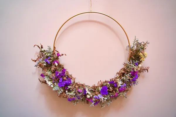 Réalisez votre couronne de fleurs séchées locales