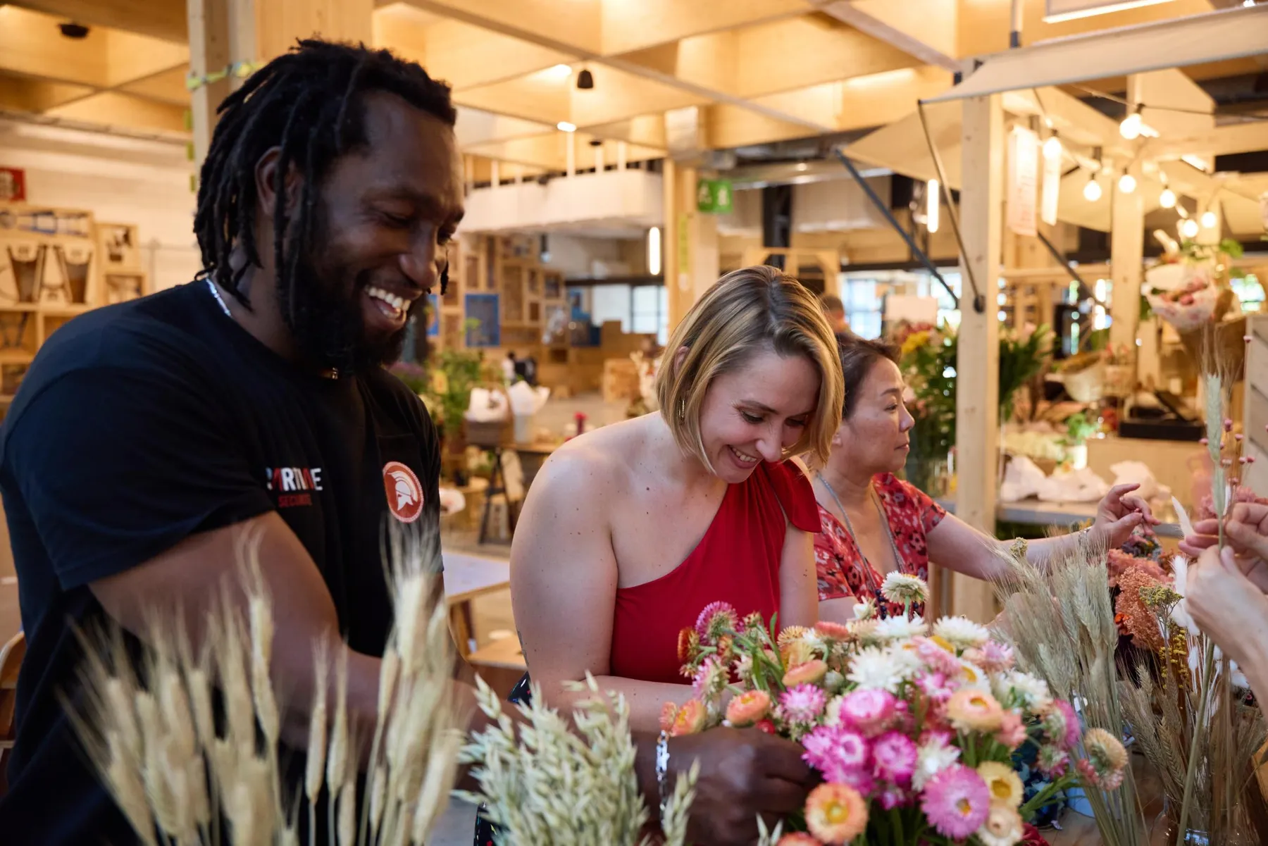 Réalisez votre couronne de fleurs séchées avec Elizabeta - Image n°2 - Wecandoo