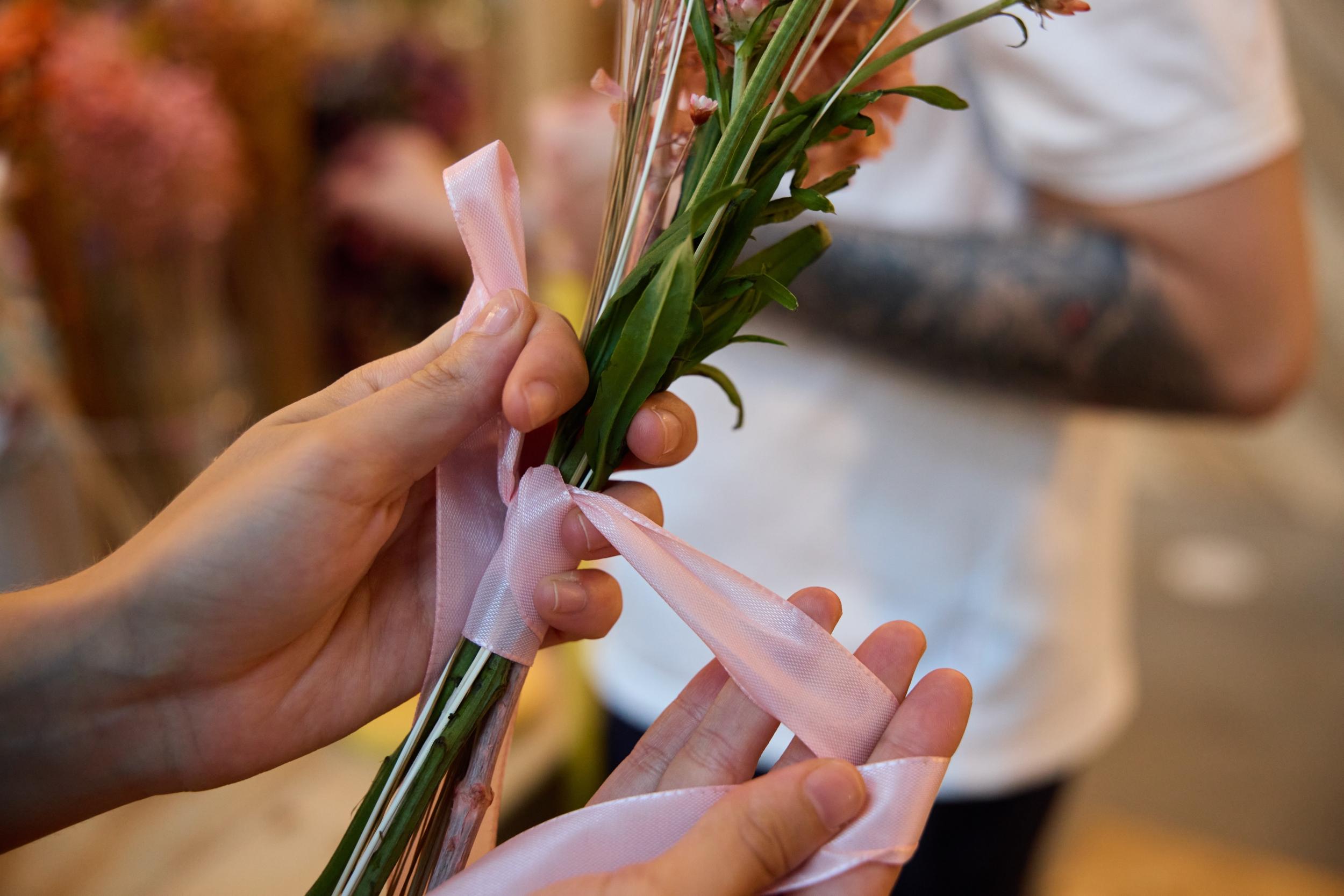 Réalisez votre bouquet de fleurs séchées avec Elizabeta - Image n°10 - Wecandoo
