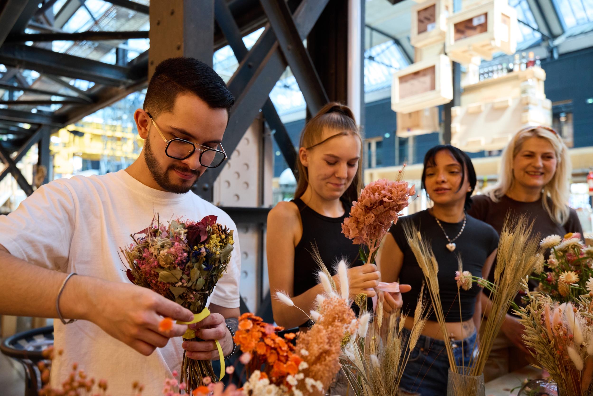 Réalisez votre bouquet de fleurs séchées avec Elizabeta - Image n°7 - Wecandoo