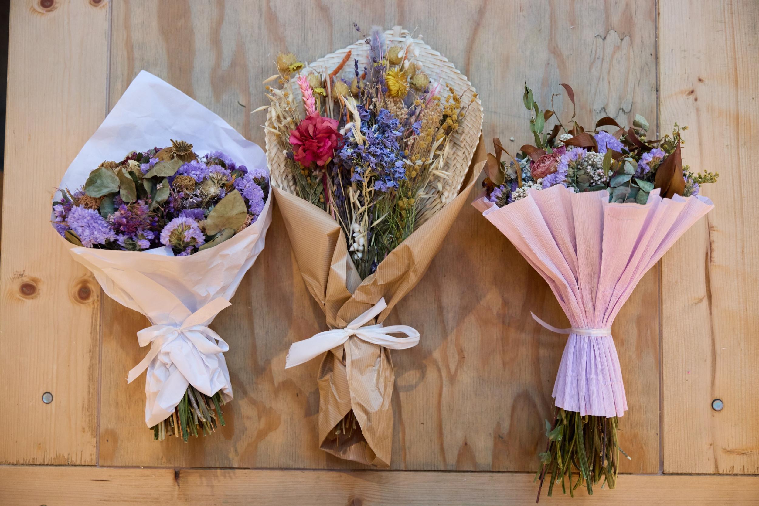 Réalisez votre bouquet de fleurs séchées avec Elizabeta - Image n°1 - Wecandoo