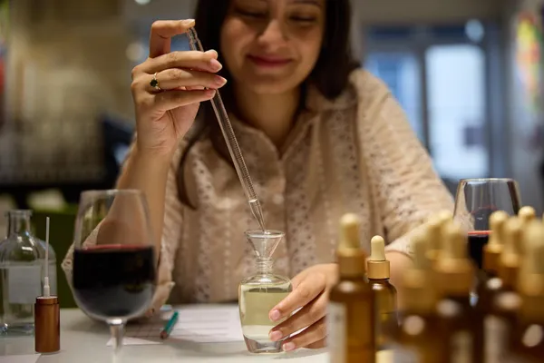 Créez votre parfum autour d'un apéro avec Gauri - Image n°2 - Wecandoo