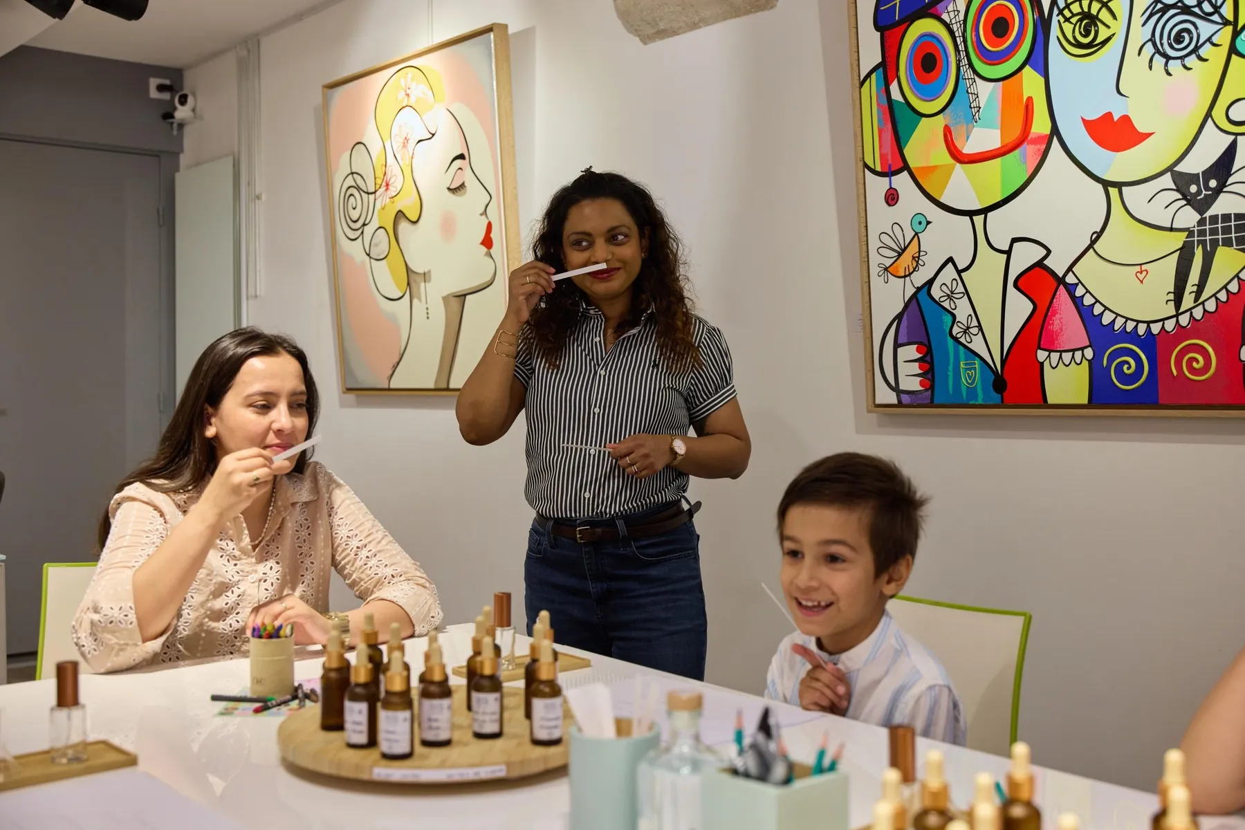 Fabriquez avec votre enfant son premier parfum accompagnés par Gauri - Image n°3 - Wecandoo