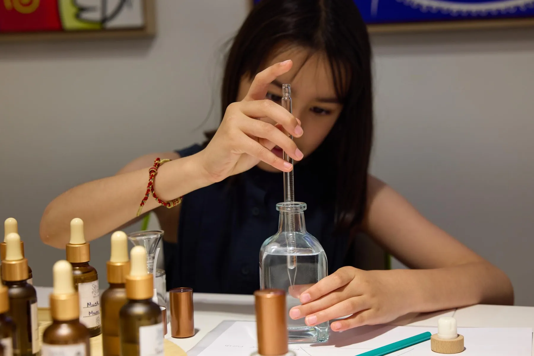 Fabriquez avec votre enfant son premier parfum accompagnés par Gauri - Image n°4 - Wecandoo