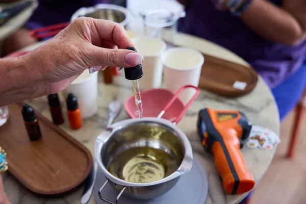 Réalisez votre bougie trompe l'oeil en duo avec Hugo et Paolo - Image n°3 - Wecandoo