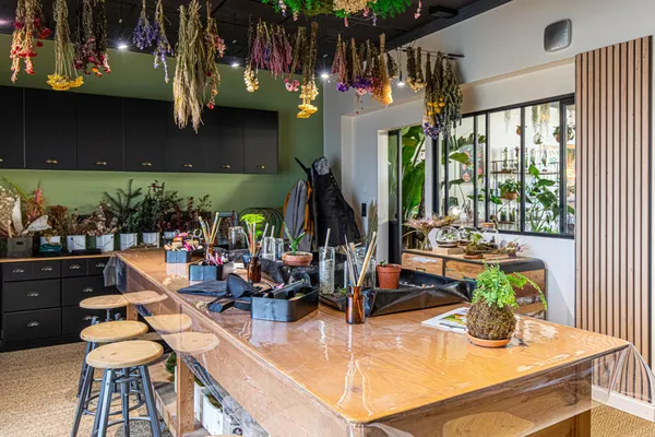 Réalisez votre couronne murale de fleurs séchées avec Annabelle - Image n°5 - Wecandoo