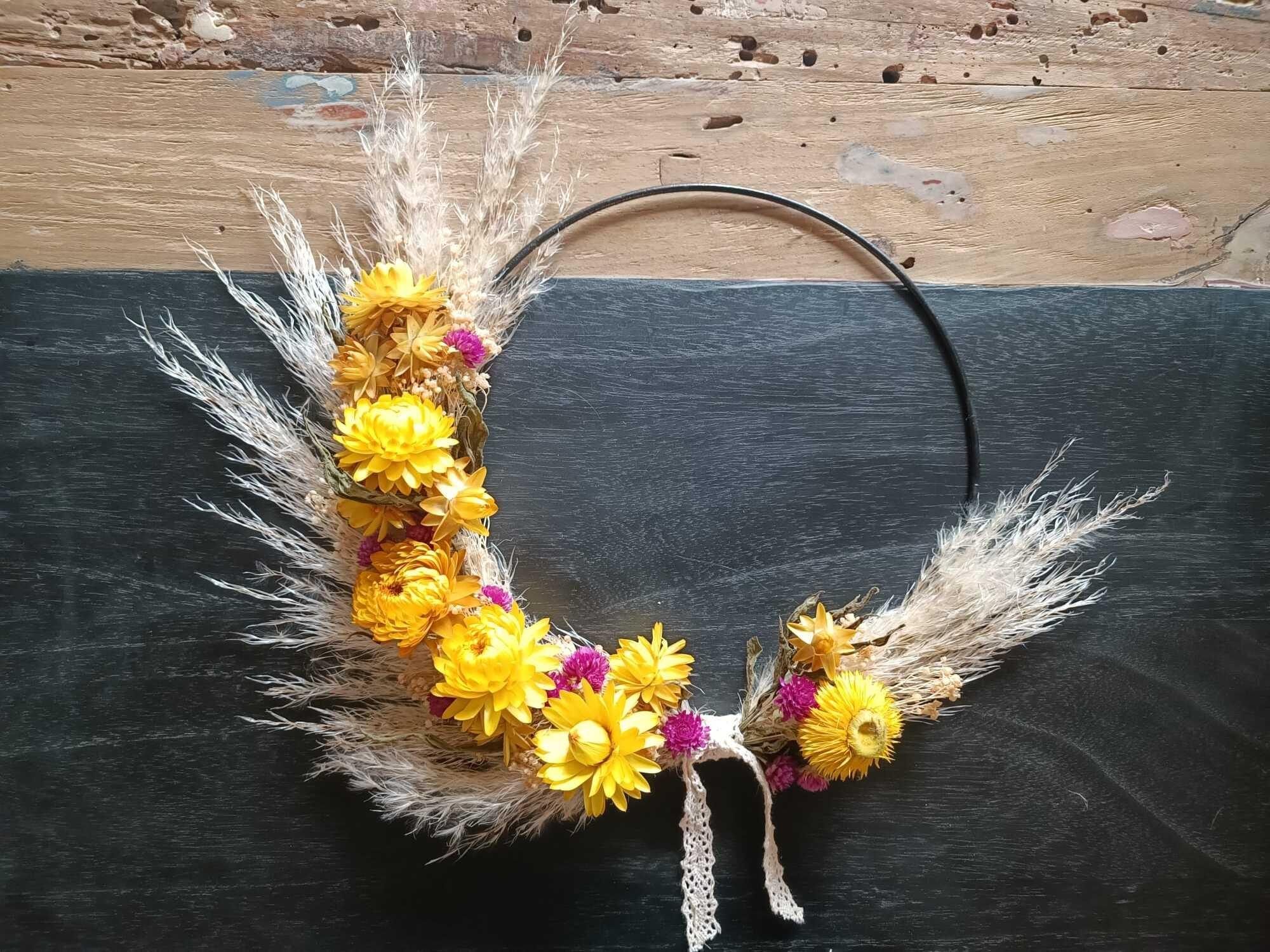 Réalisez votre couronne murale de fleurs séchées