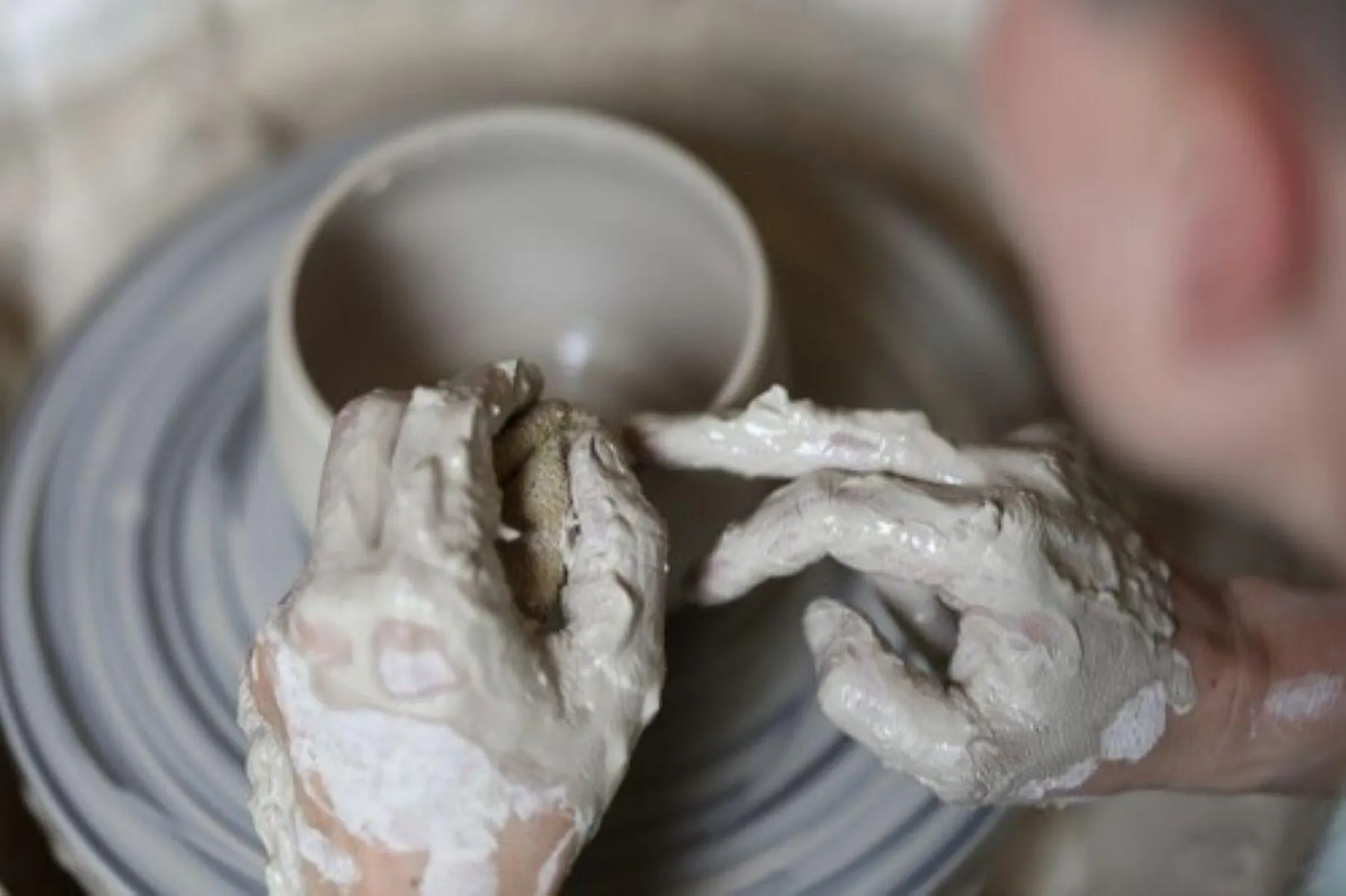 Initiez-vous au modelage et tournage de céramique sur une journée avec Virginie - Image n°4 - Wecandoo