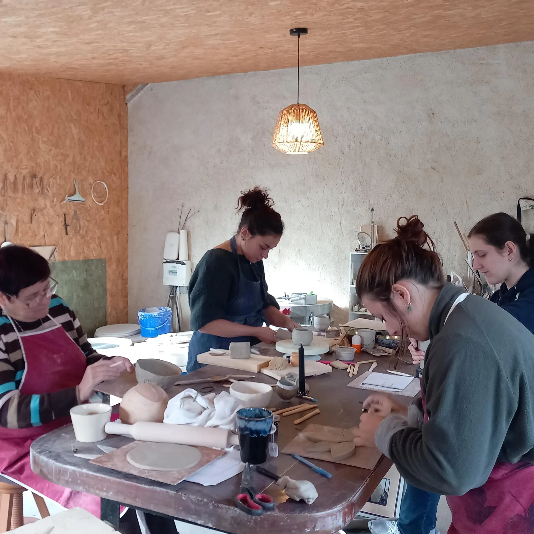 Initiez-vous au modelage et tournage de céramique sur une journée avec Virginie - Image n°2 - Wecandoo