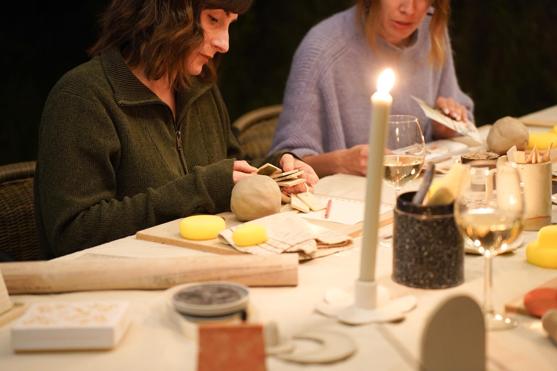 Modelez votre pièce de céramique astrologique autour d'un apéro avec Manon - Image n°2 - Wecandoo