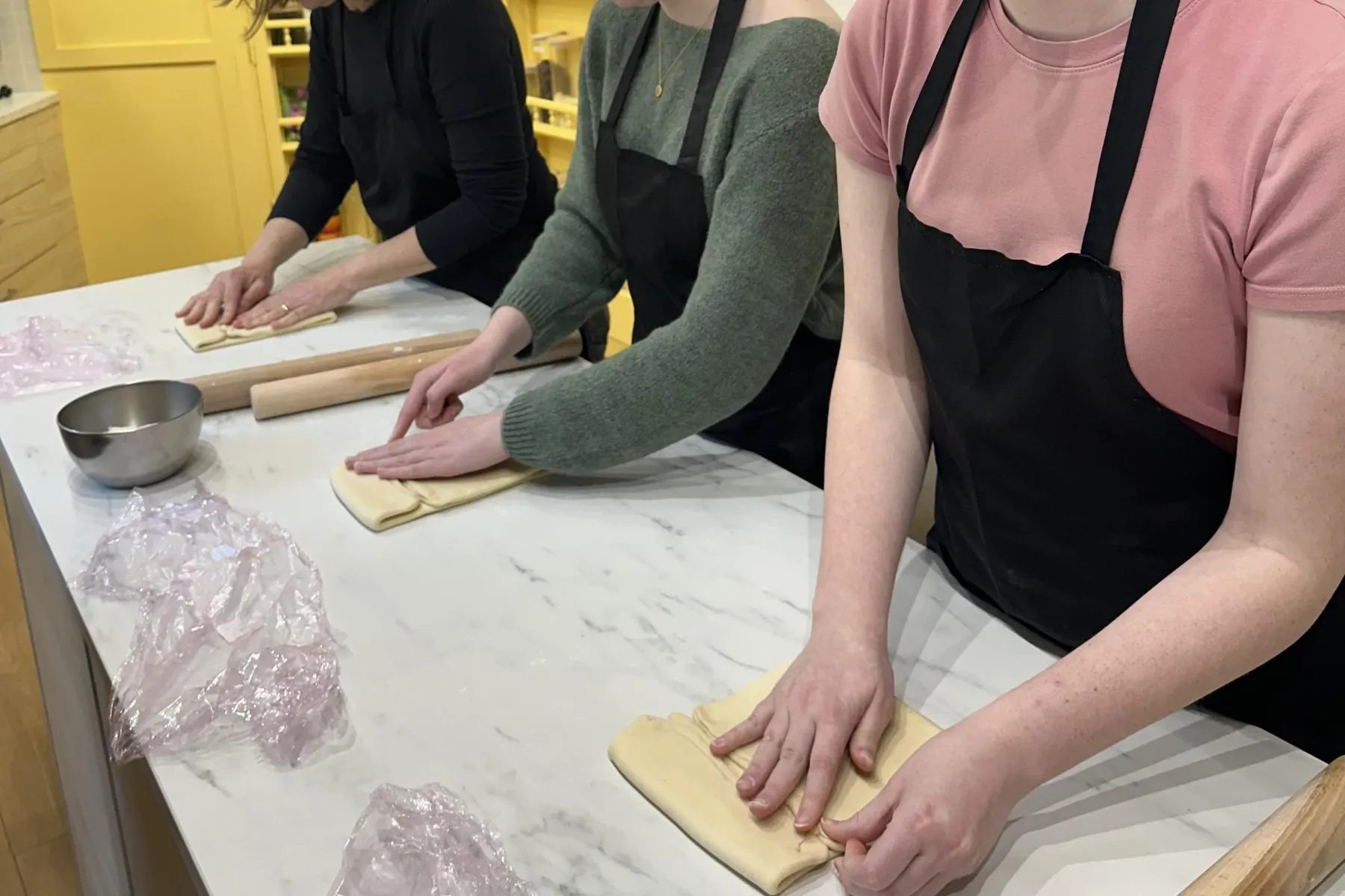 Réalisez vos viennoiseries avec Mounia et Emilie à Paris - Image n°2 - Wecandoo