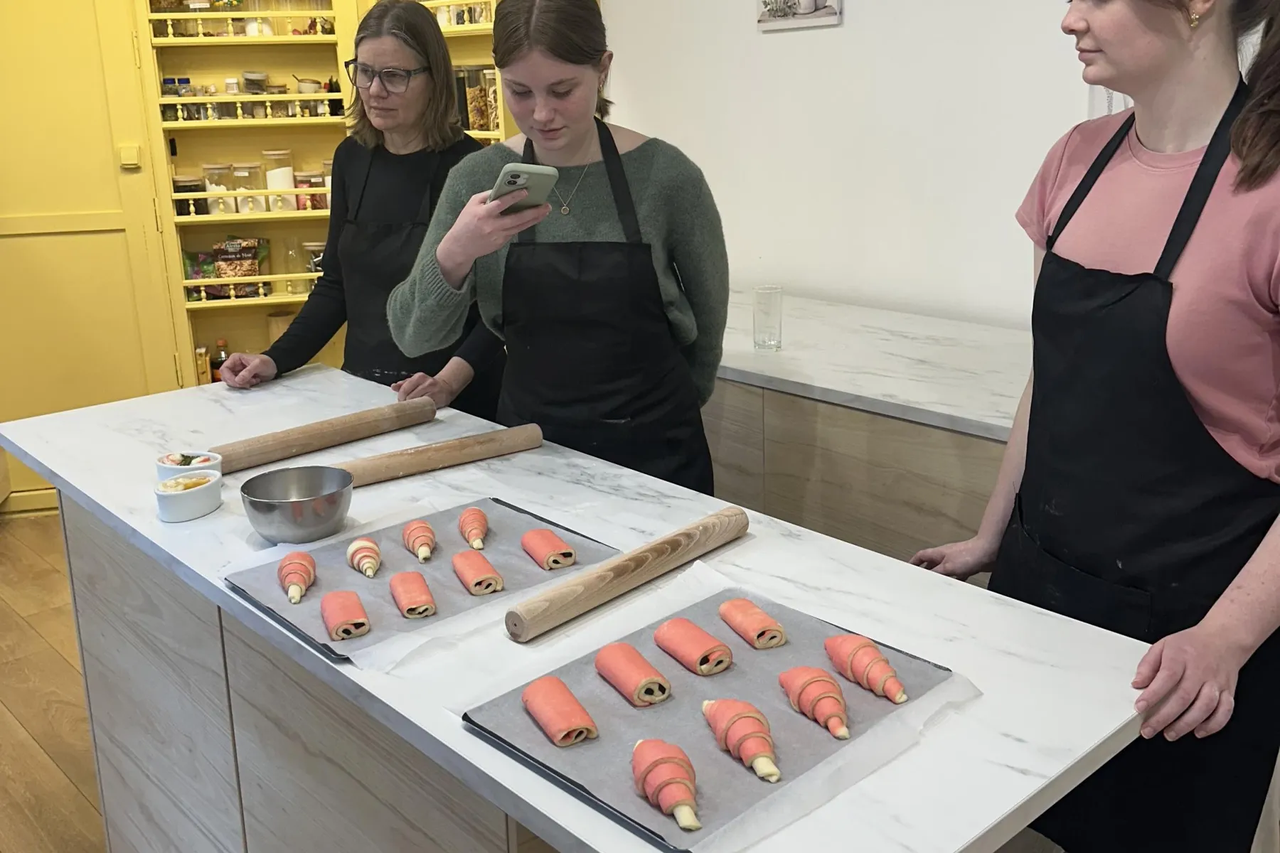 Réalisez vos viennoiseries avec Mounia et Emilie à Paris - Image n°4 - Wecandoo