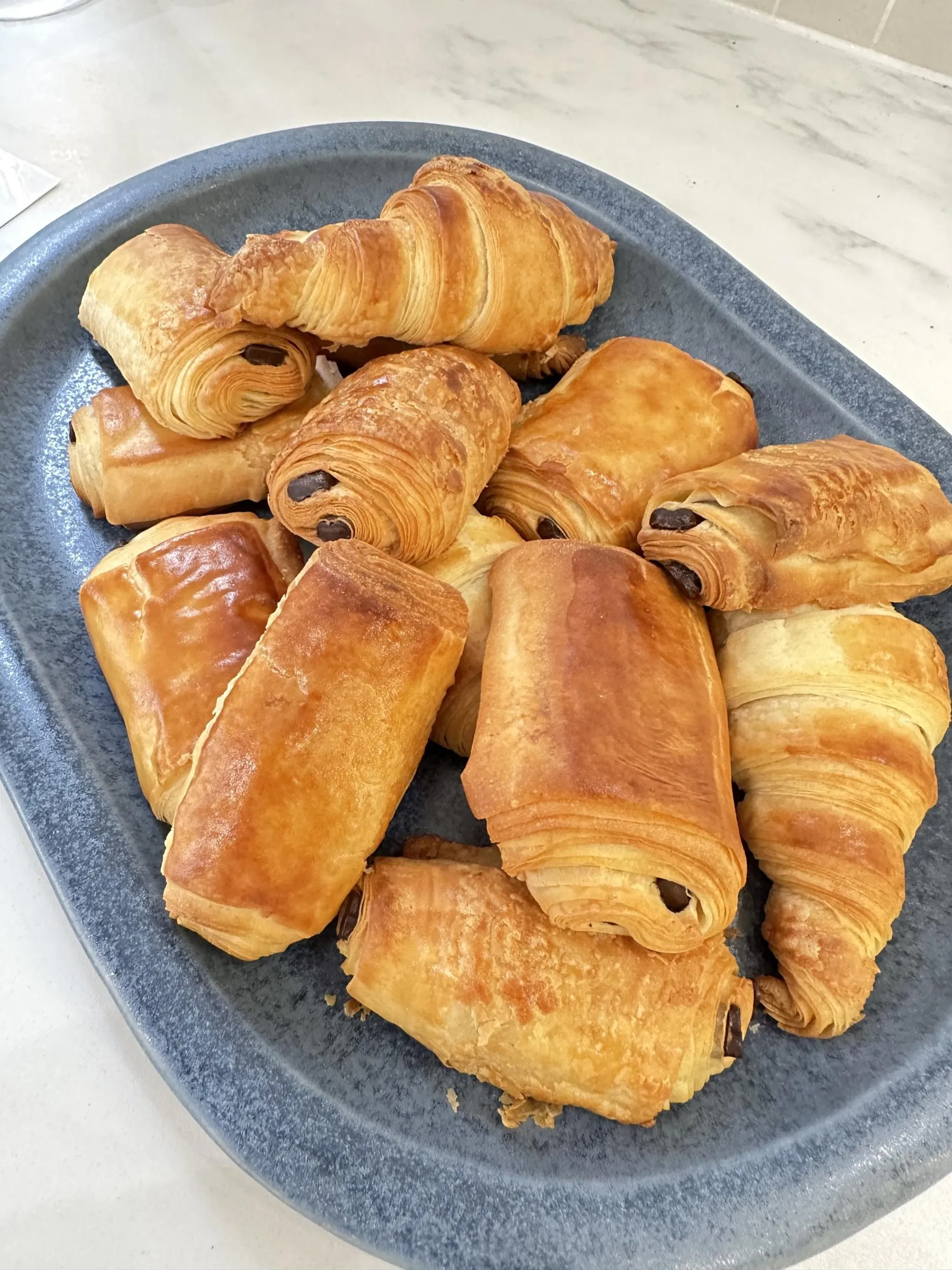 Réalisez vos viennoiseries avec Mounia et Emilie à Paris - Image n°1 - Wecandoo