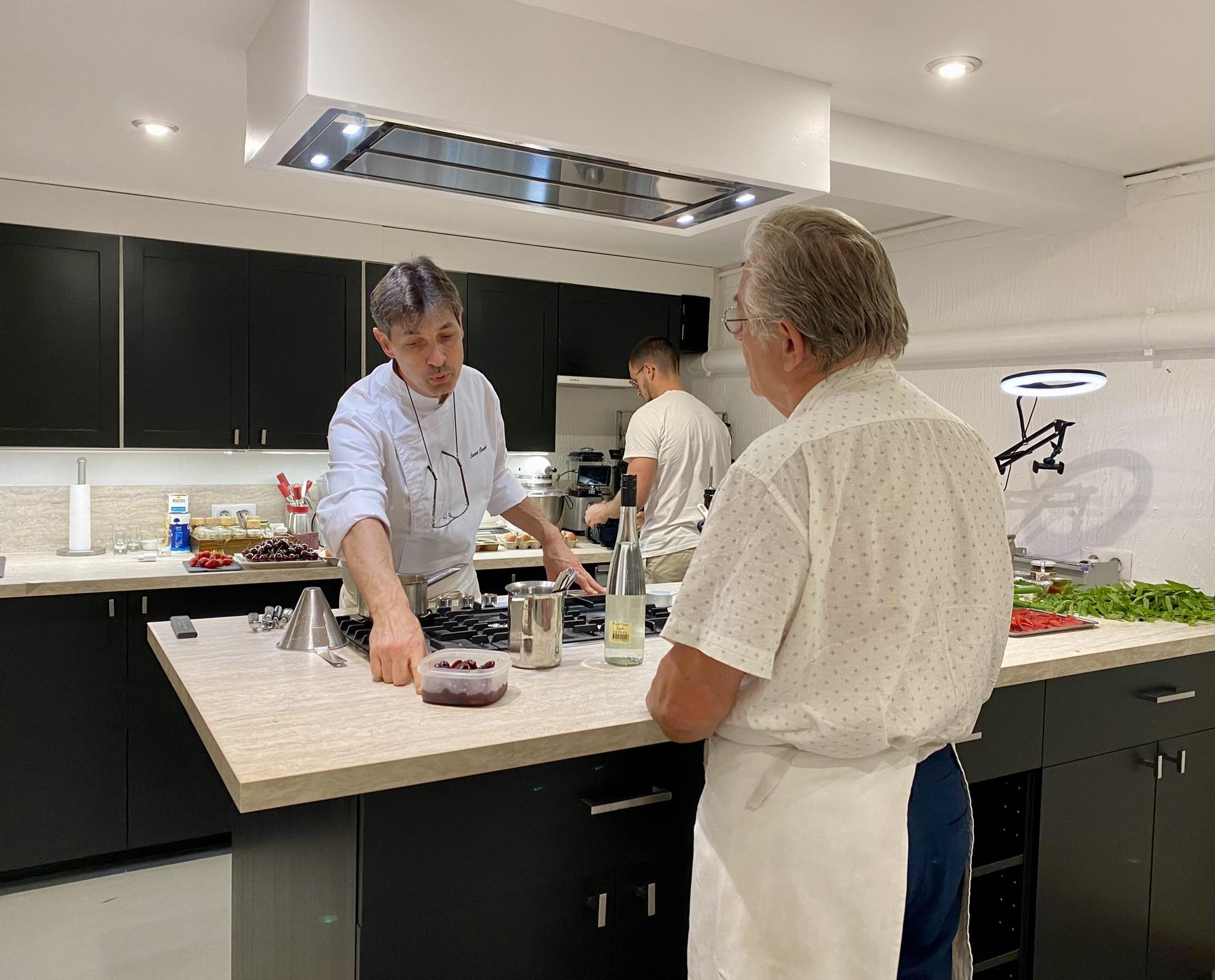 Cuisinez votre menu gastronomique en duo accompagnés par Laurent - Image n°2 - Wecandoo