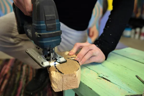 Sculptez et peignez vos soliflores en bois recyclé avec Line - Image n°3 - Wecandoo